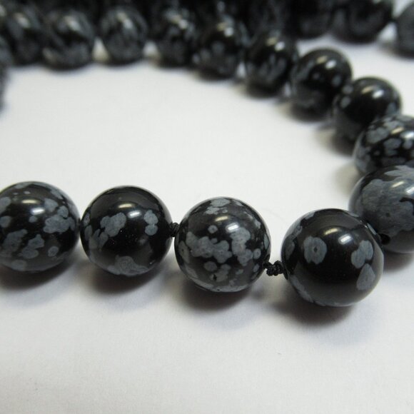 Snowflake Obsidian hand knotted necklace - Picture 8 of 10